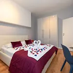 Giovanna House View Desenzanoloft Official Partner Homes & By Marriott Bonvoy ديسينسانو ديل غاردا