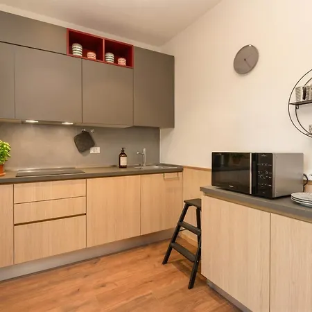 Апартаменты Giovanna House View Desenzanoloft Official Partner Homes & By Marriott Bonvoy Дезенцано-дель-Гарда